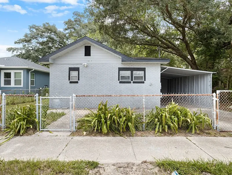 3 bed, 2.0 bath, 851 sqft, $1,895 — Photo 2