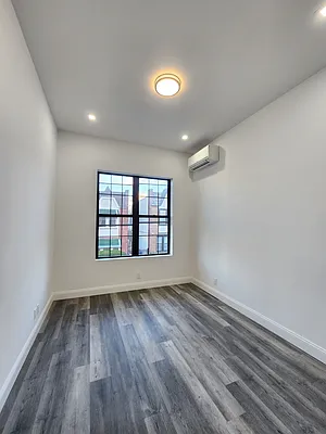 Rented by Astoria Realty | media 18