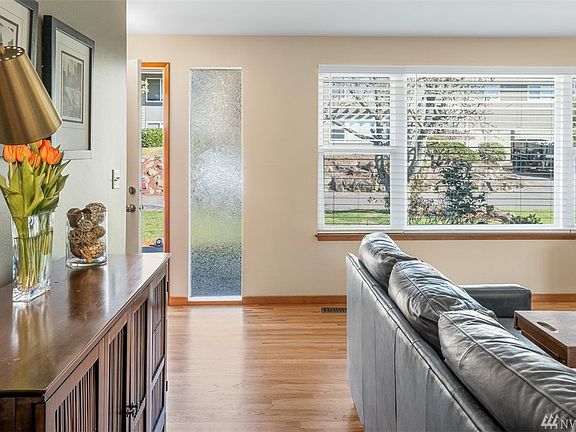 Light and bright entry