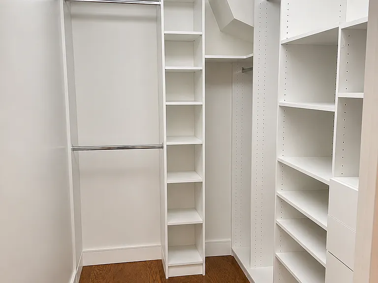 Room 3 - walking closet