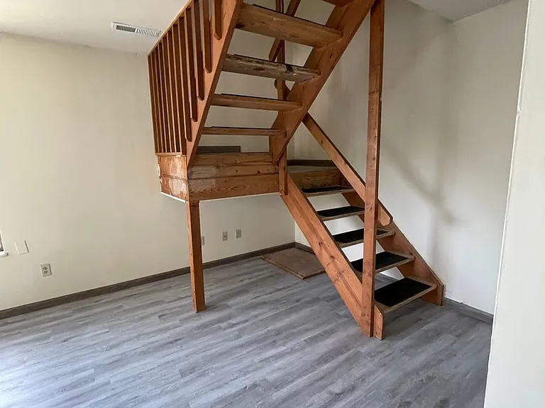 1522 Indianola Ave — Photo 3