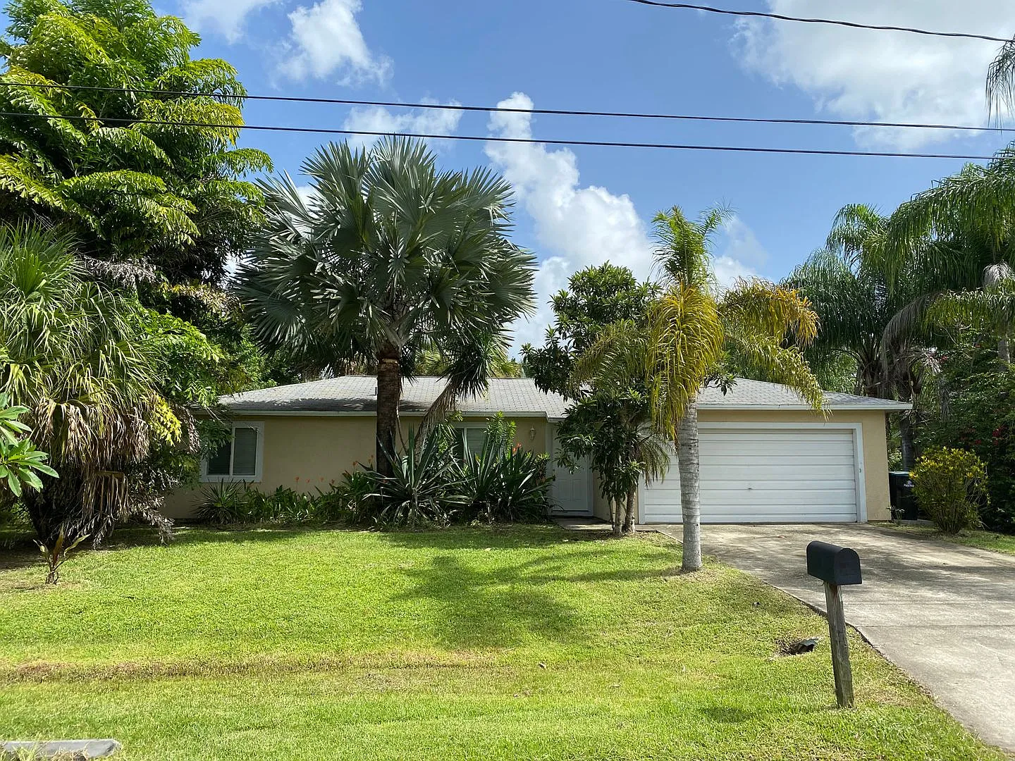 3 Bedroom, 2 Bath Home With Big Back Yard. — Photo 1