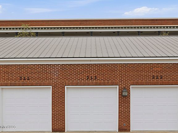 5th image of 301 Northlake Ave #213