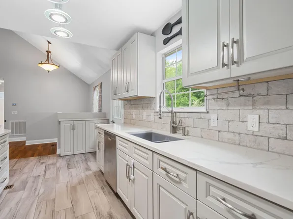 6546 Olde Ferry Lndg, Harrison, TN 37341