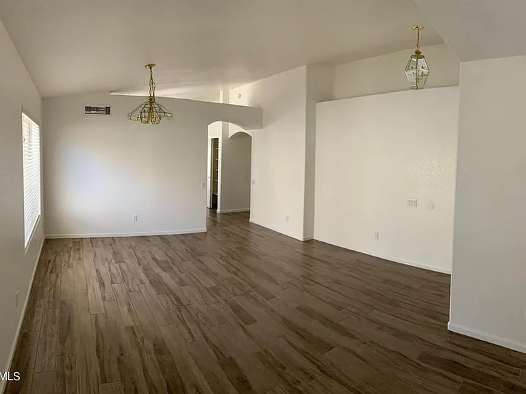 18207 N 5th Ave — Photo 5
