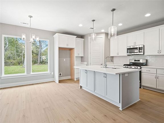 3rd image of 72694 Robindale Dr