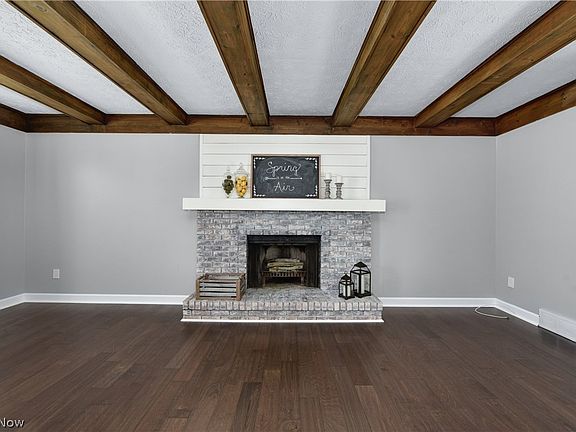 4th image of 20725 Parkwood Ln