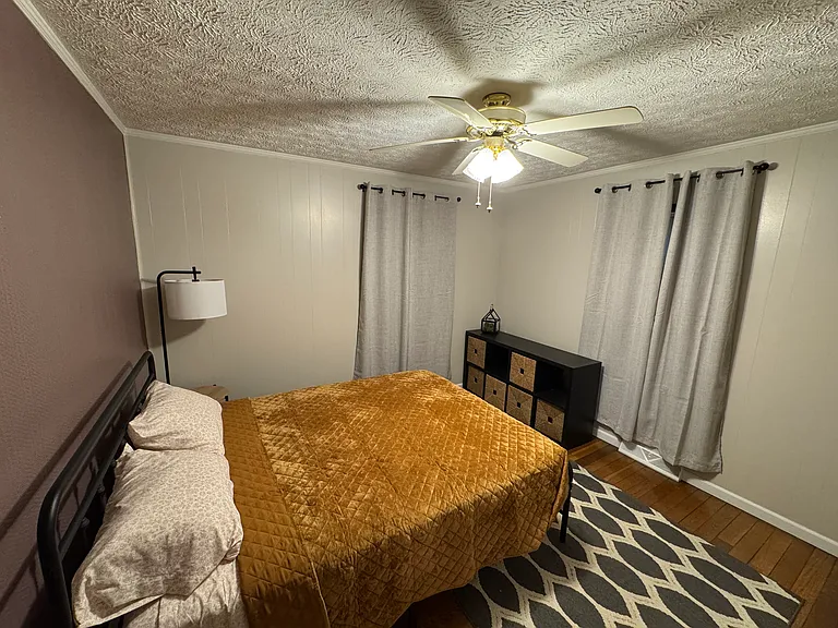 383 Hollywood Ave — Photo 9