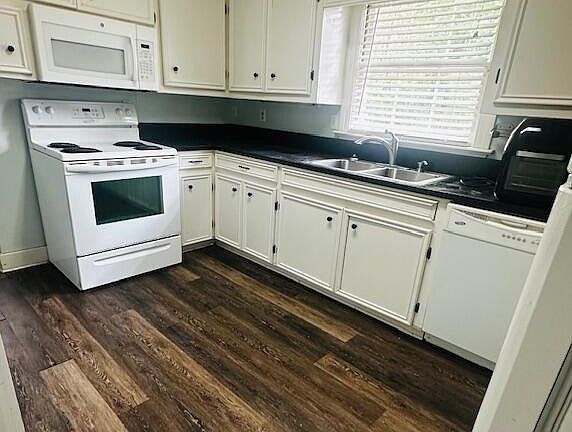 2nd image of 667 Roosevelt St