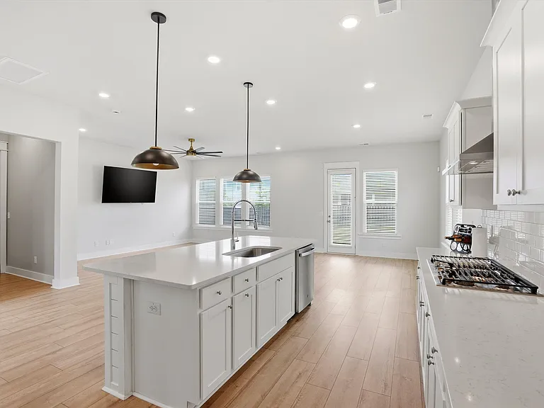 392 Parish Farms Dr — Photo 9