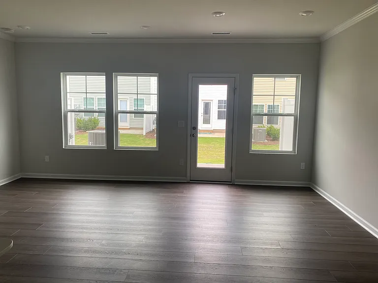 277 Paramount Dr — Photo 17