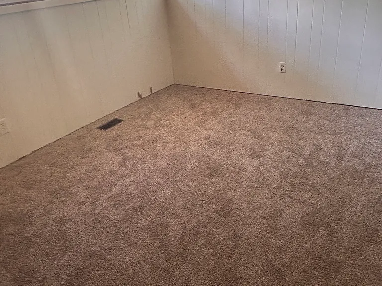 2226 Yale Ct — Photo 2