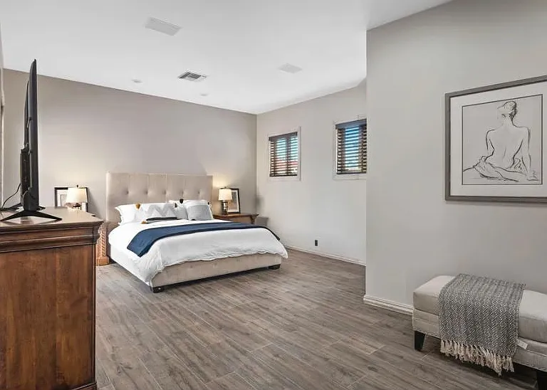 Master bedroom Suite 1000 ft._