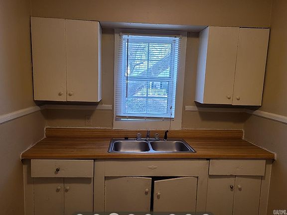 3rd image of 1805 Goodwin Ave