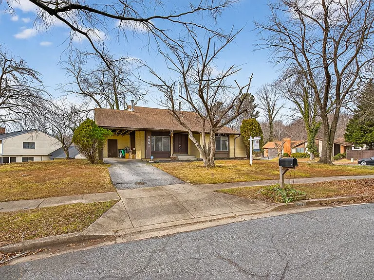 8801 Monmouth Dr — Photo 32