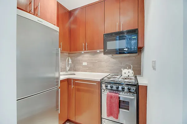 Sold by LG Fairmont Group | media 4