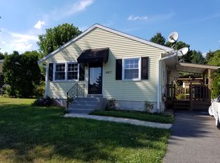 4427 Hill Terrace Dr, Sinking Spring, PA 19608