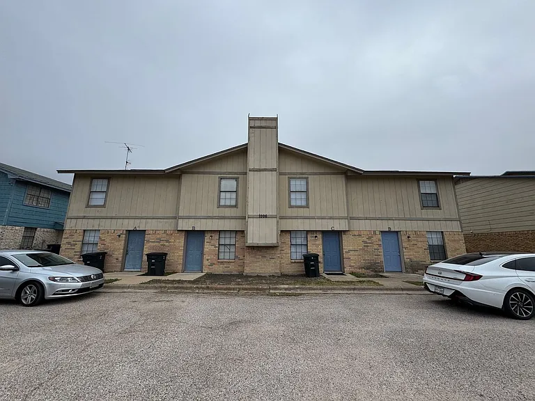 1006 Eastside Dr — Photo 1