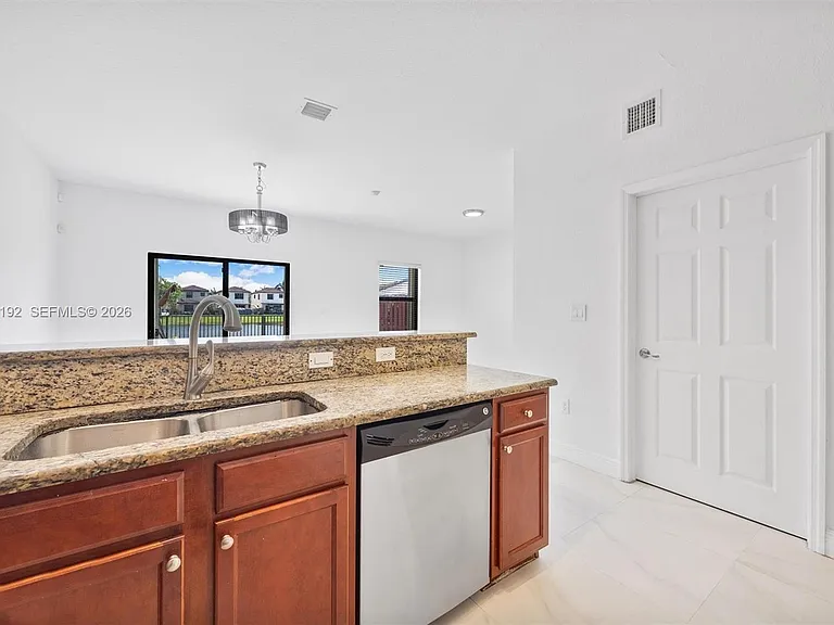 3728 NE 3rd Ct — Photo 11