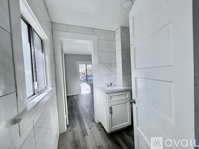 718 Raleigh St — Photo 3