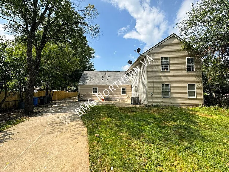 158 Baker St — Photo 33