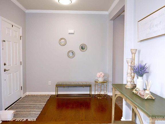 5th image of 735 Groveland Cir