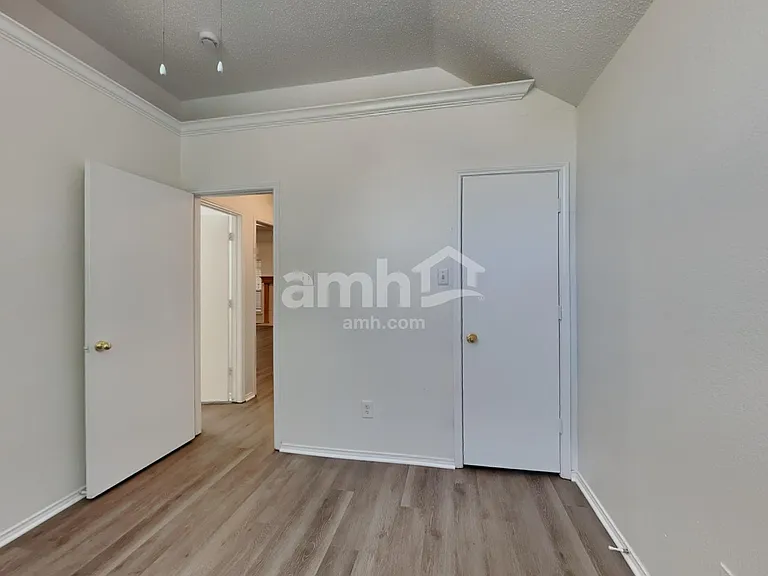 605 Arbor Ln — Photo 10