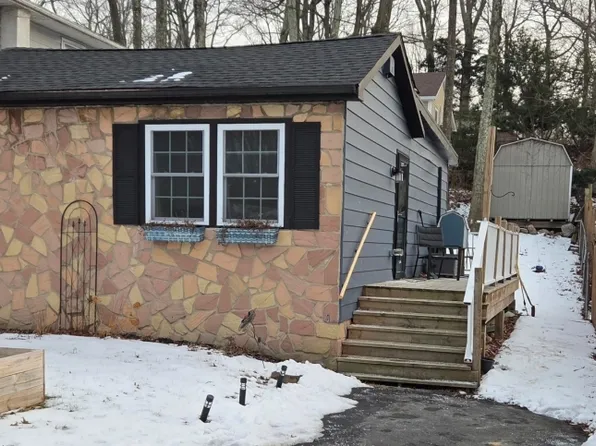 38 Geneva Trl, Hopatcong Boro, NJ 07843