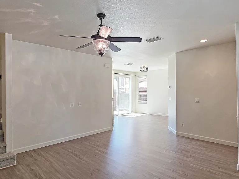 845 Bronze Ln — Photo 10