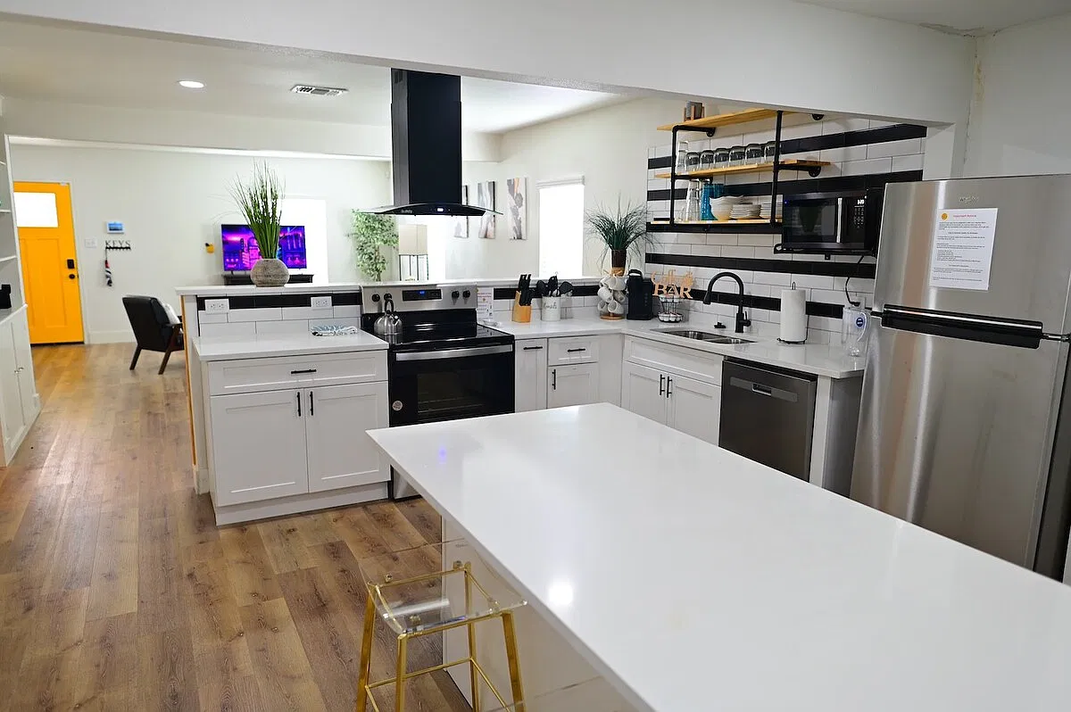 3 bed, $3,500 — Photo 1