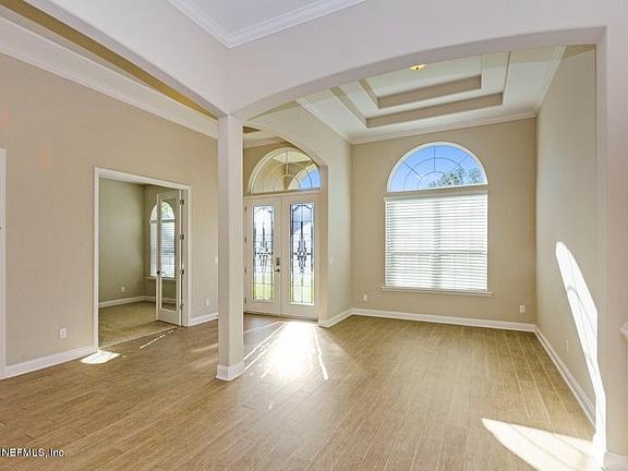 3rd image of 398 Cloisterbane Dr