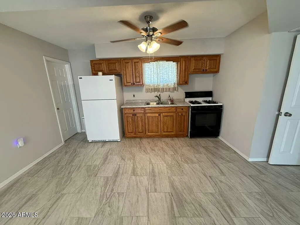 3 bed, 1.0 bath, 870 sqft, $1,200 — Photo 4