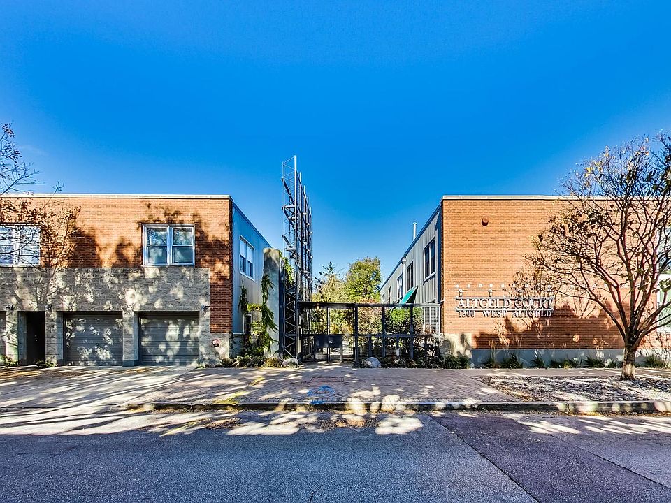 1st image of 1300 W Altgeld St #135