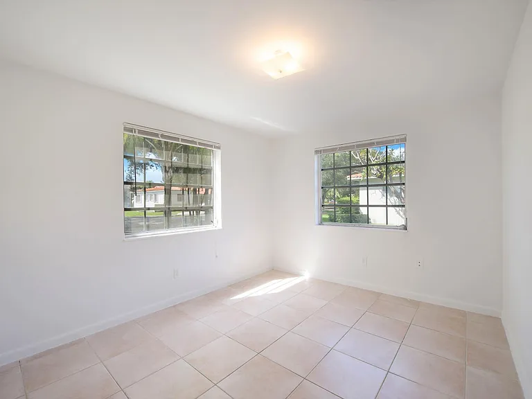 3912 Ponce De Leon Blvd — Photo 22
