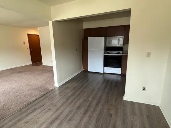 35096 Jefferson Ave, Harrison Township, MI