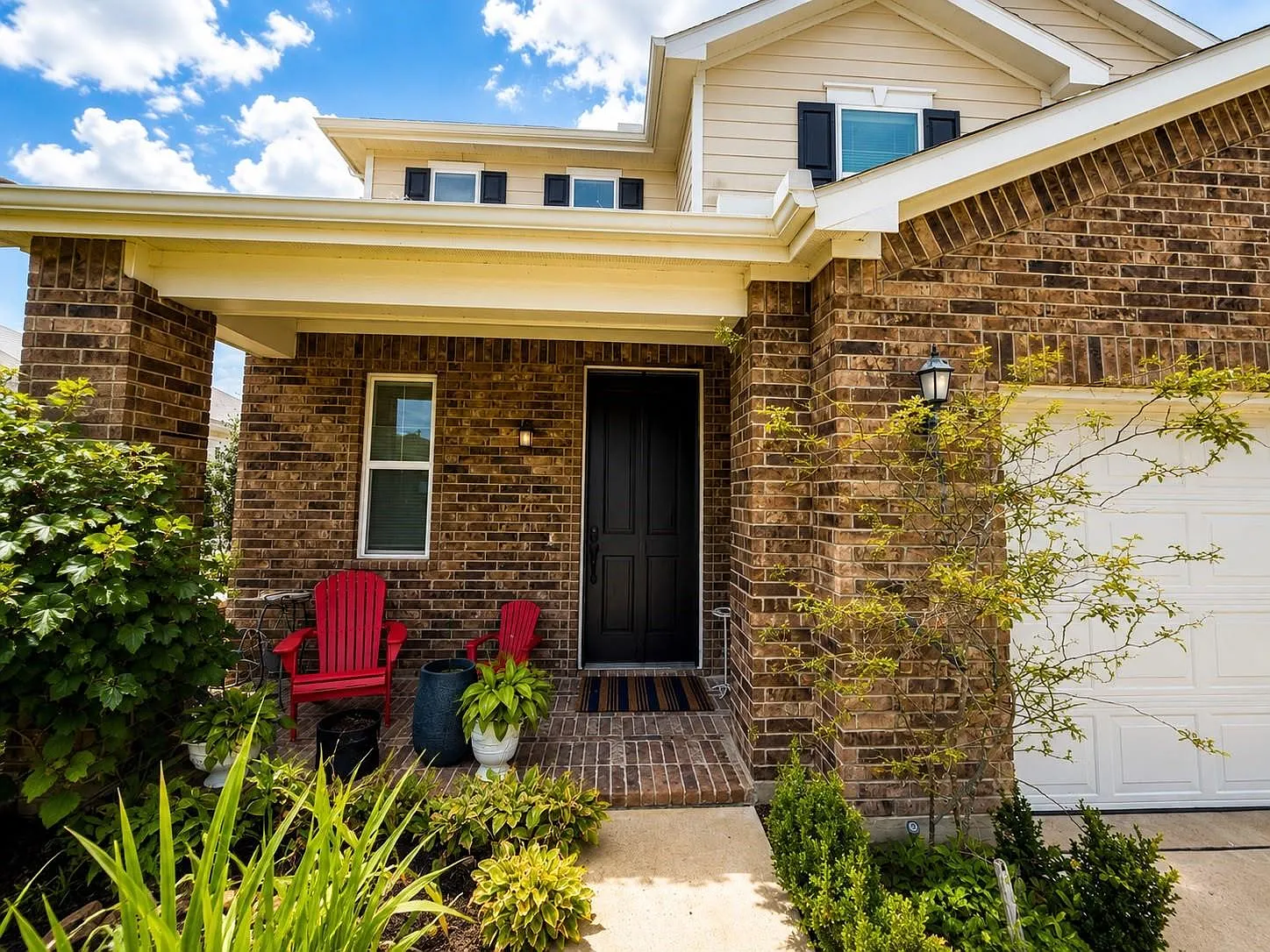 3 bed, 2.5 bath, 2492 sqft, $2,400 — Photo 3