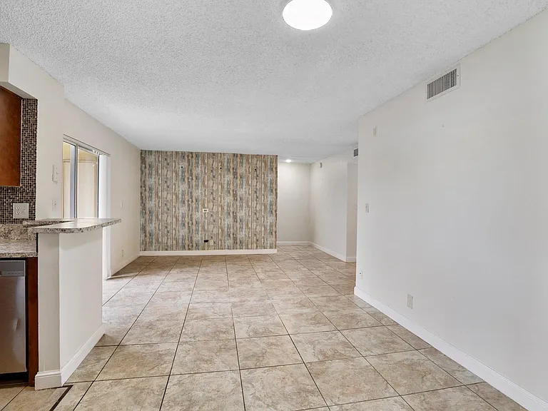 7640 Westwood Dr #411 — Photo 11