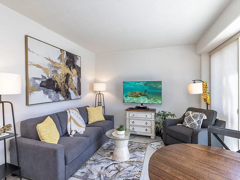 225 Queen St #7D — Photo 2