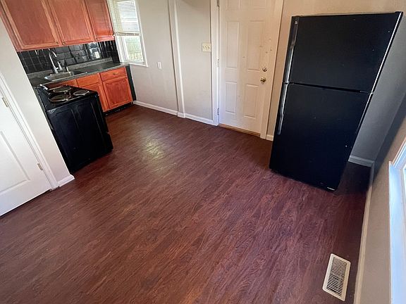 5th image of 3528 N Chester Ave