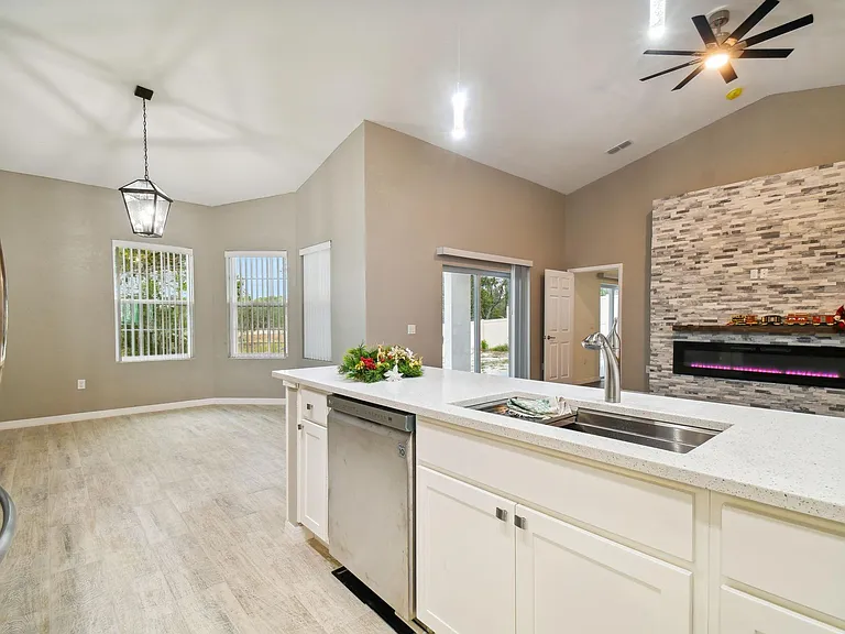 7398 Skylark Dr — Photo 17