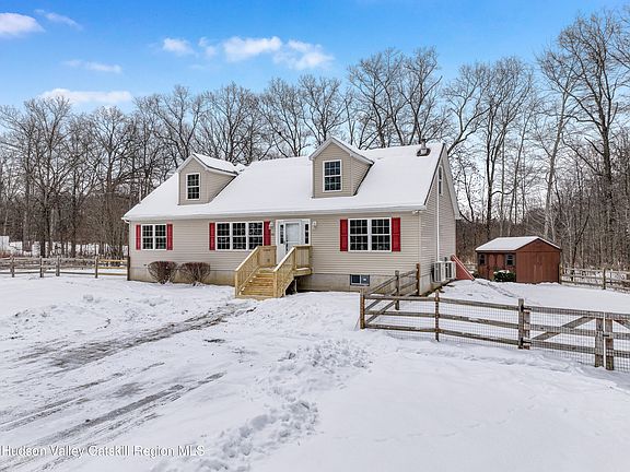 3rd image of 35 Pioneer Road