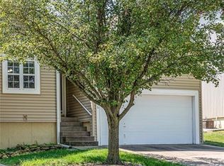 7106 N Kingston Ct, Gladstone, MO 64119