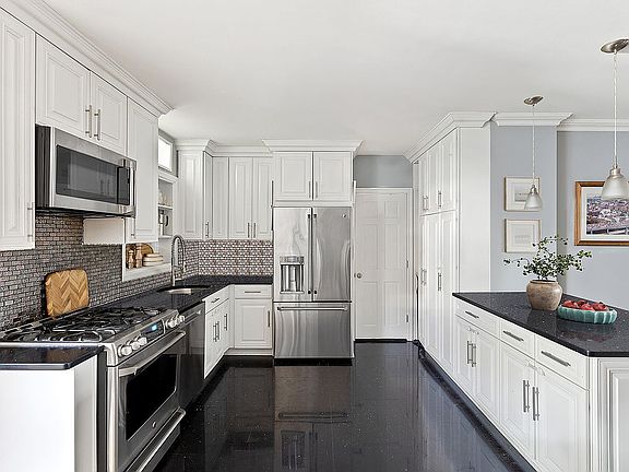 3rd image of 32 Reeve Pl