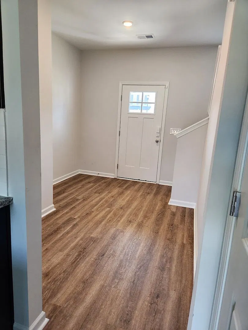 Beautiful 3-Bedroom 2.5 Bath Haynes Park Subdivision — Photo 2