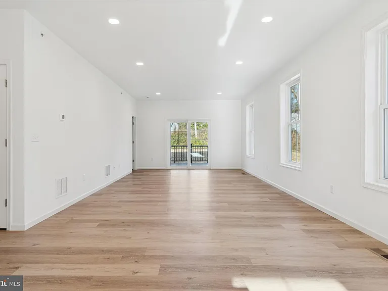 122 Silversmith Rd — Photo 21