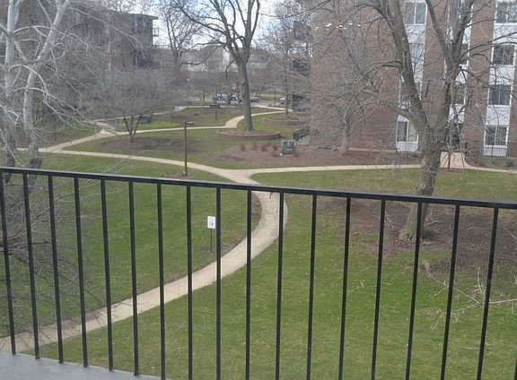 2nd image of 5S066 Pebblewood Ln APT A10