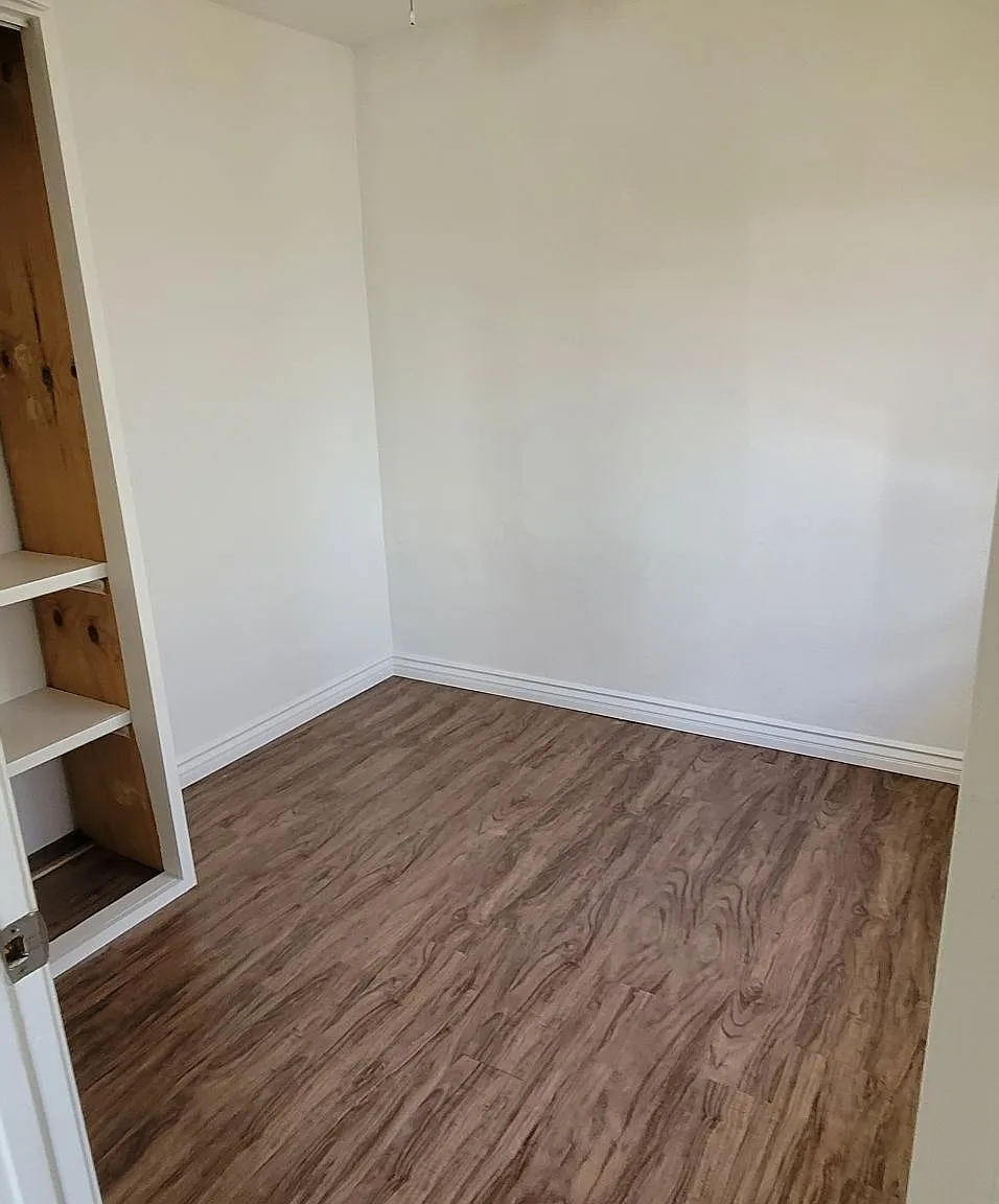 3 bed, 660 sqft, $2,300 — Photo 4