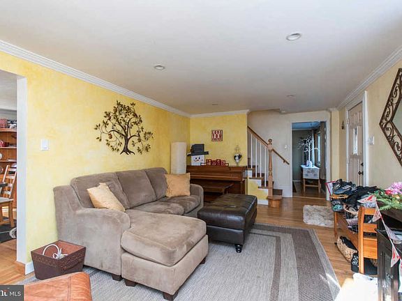 3rd image of 406 Evans Ave