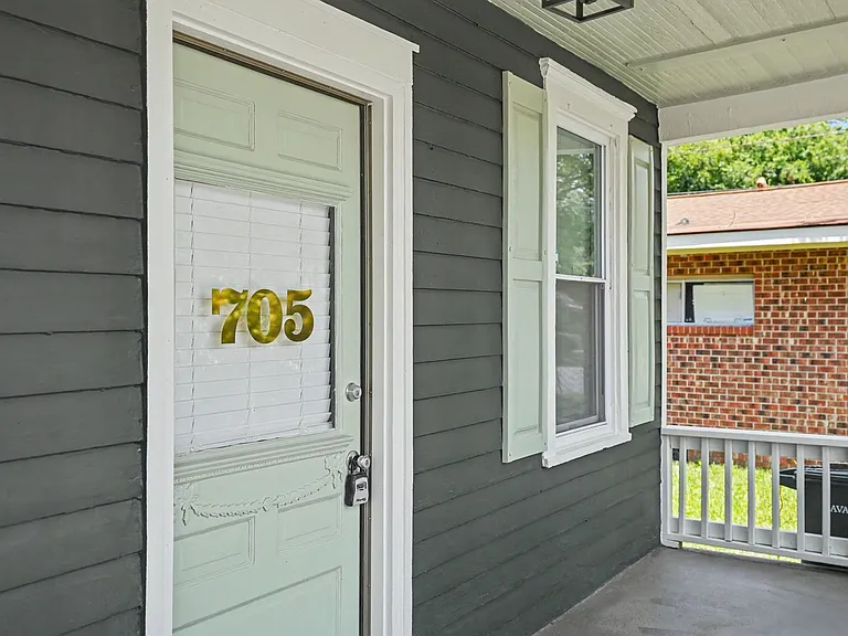 705 E 32nd St — Photo 18