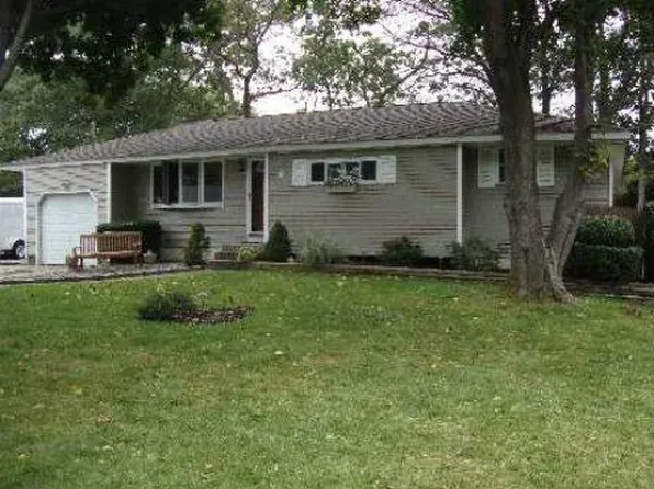 23 Mallard Ave, Selden, NY 11784